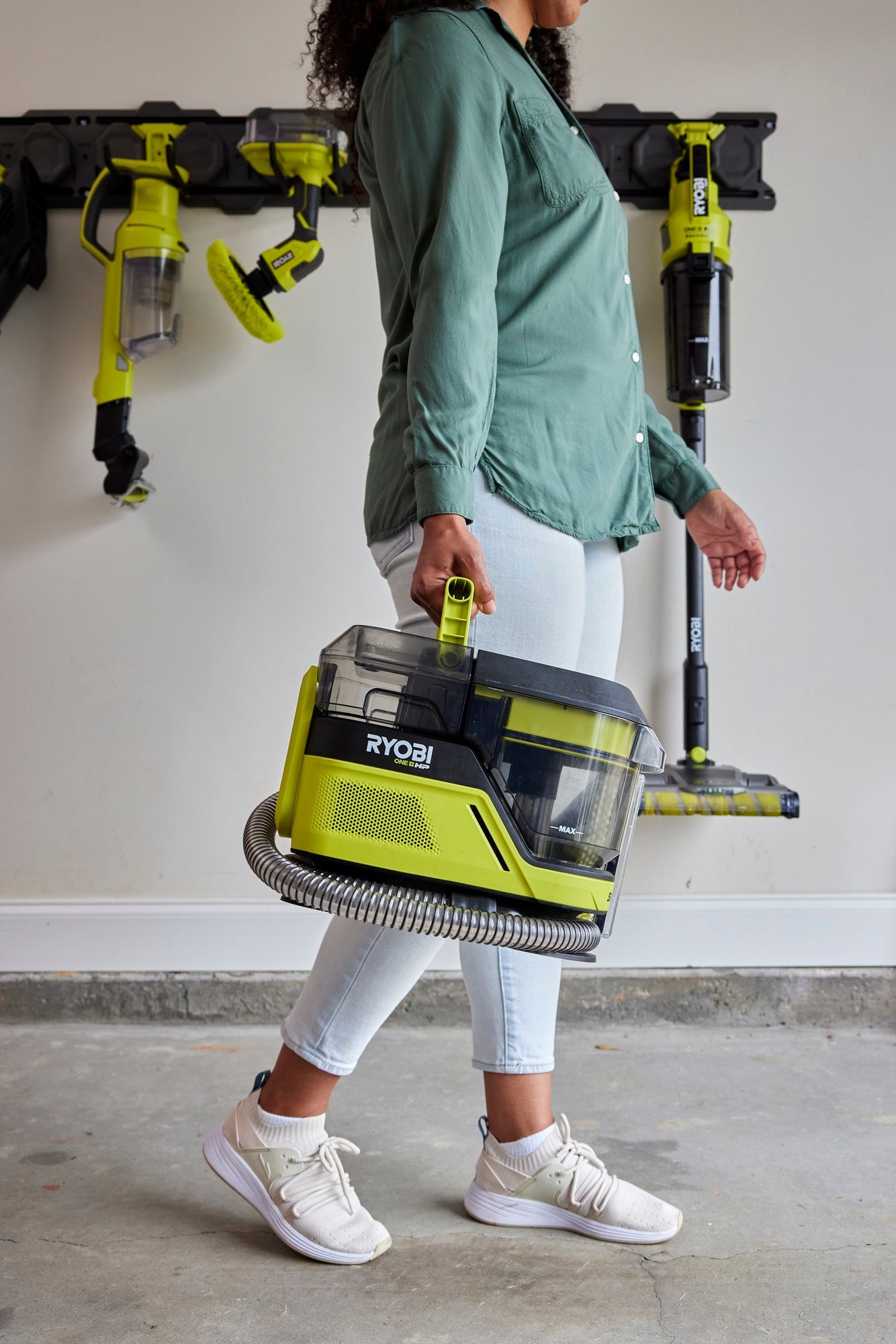 18V ONE+ HP SWIFTClean Mid-Size Spot & Carpet Cleaner Kit