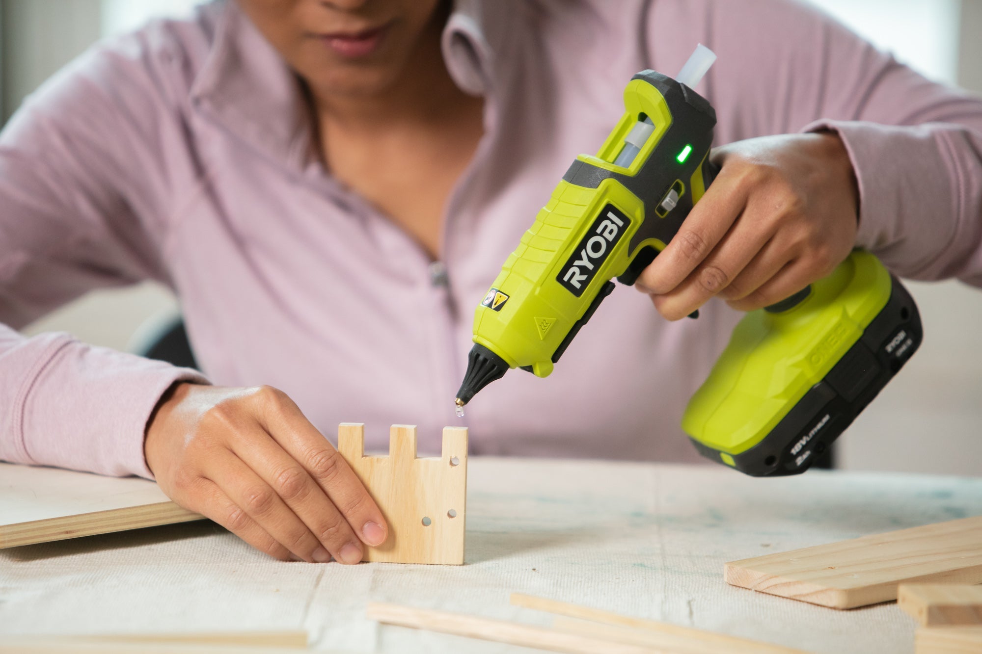18V ONE+ Dual Temperature Glue Gun Kit