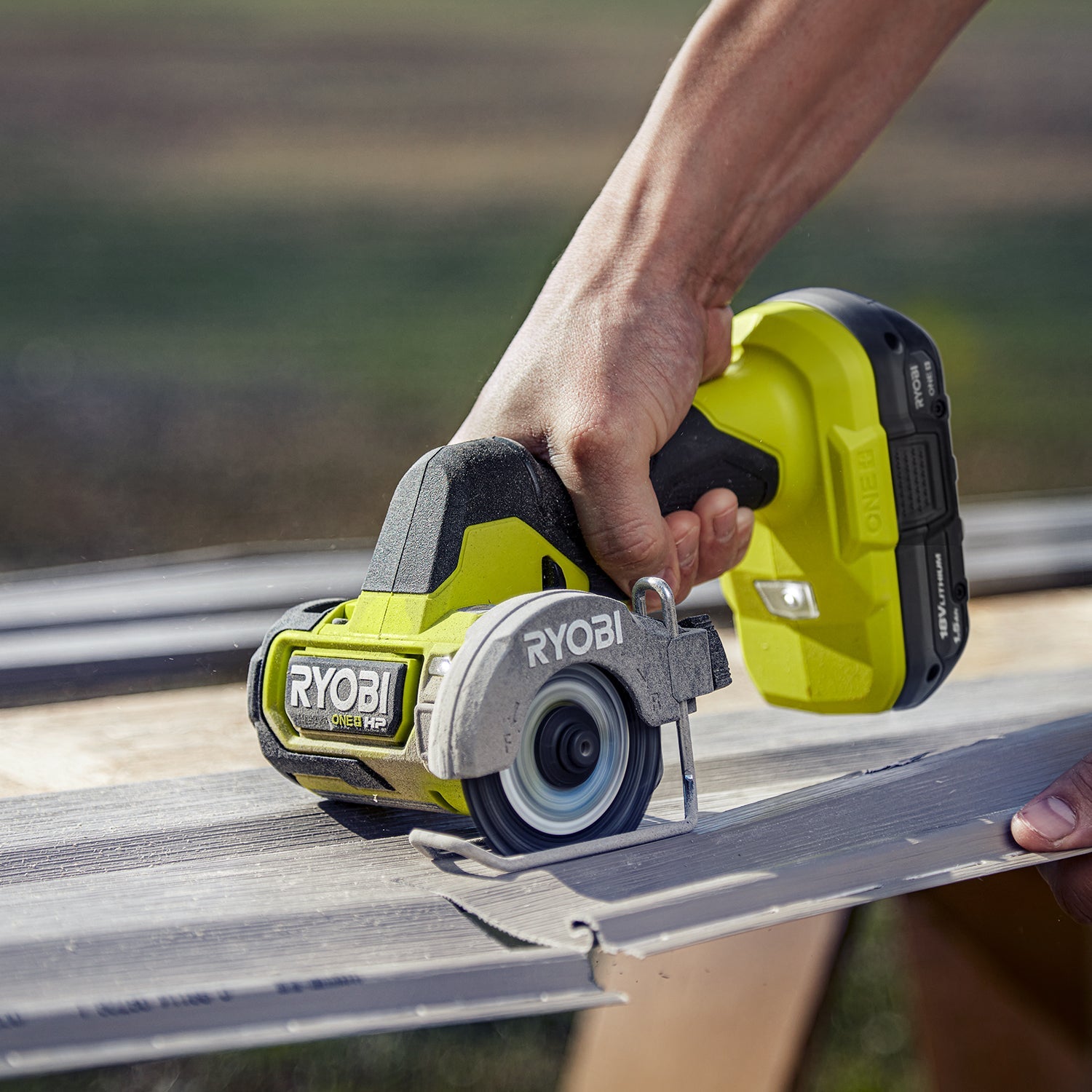 18V ONE+ HP Brushless Compact Cut-Off Tool Kit
