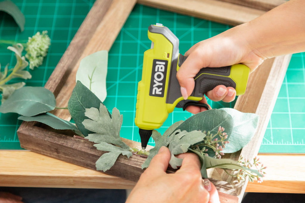 18V ONE+ Compact Glue Gun Kit