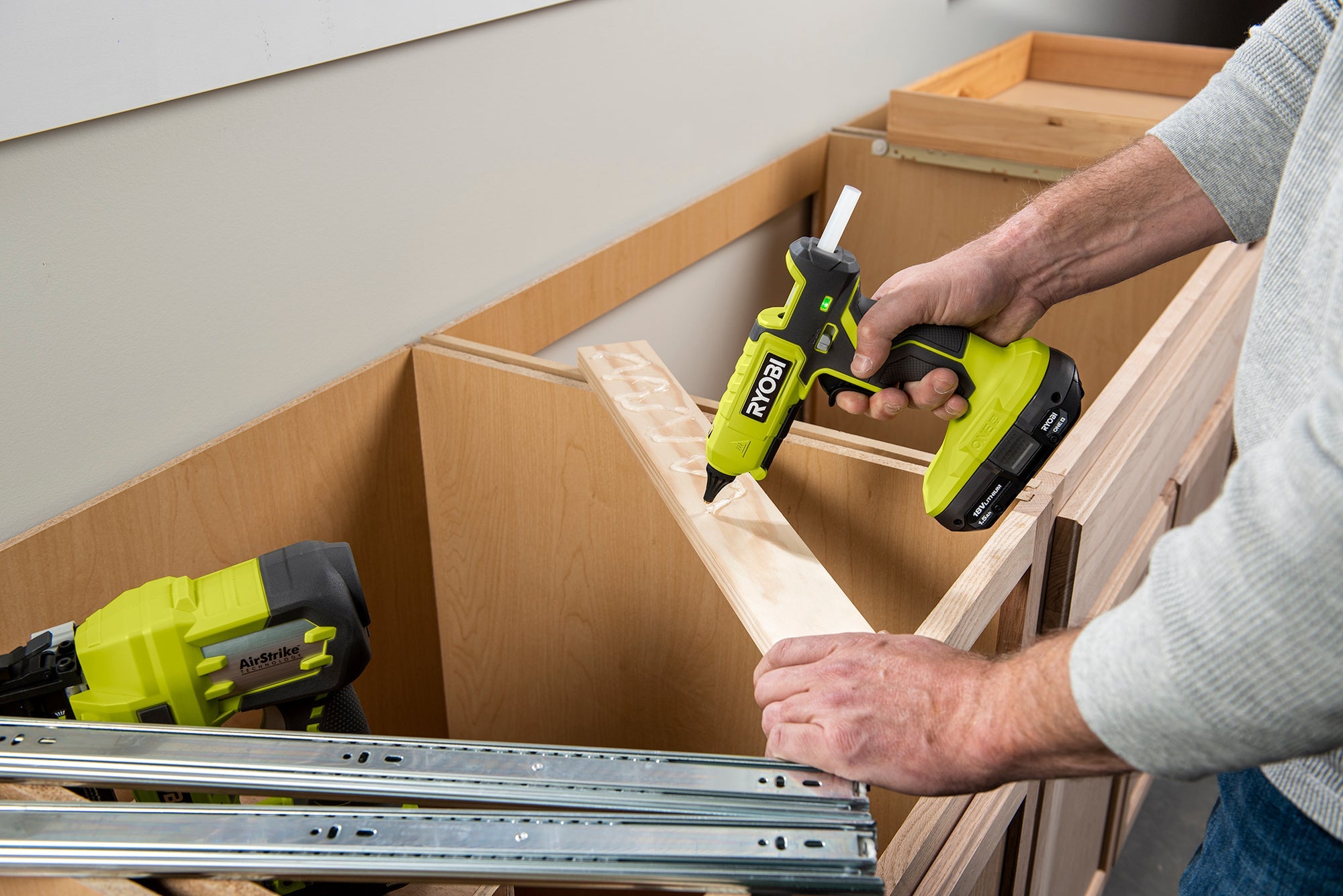 18V ONE+ Dual Temperature Glue Gun