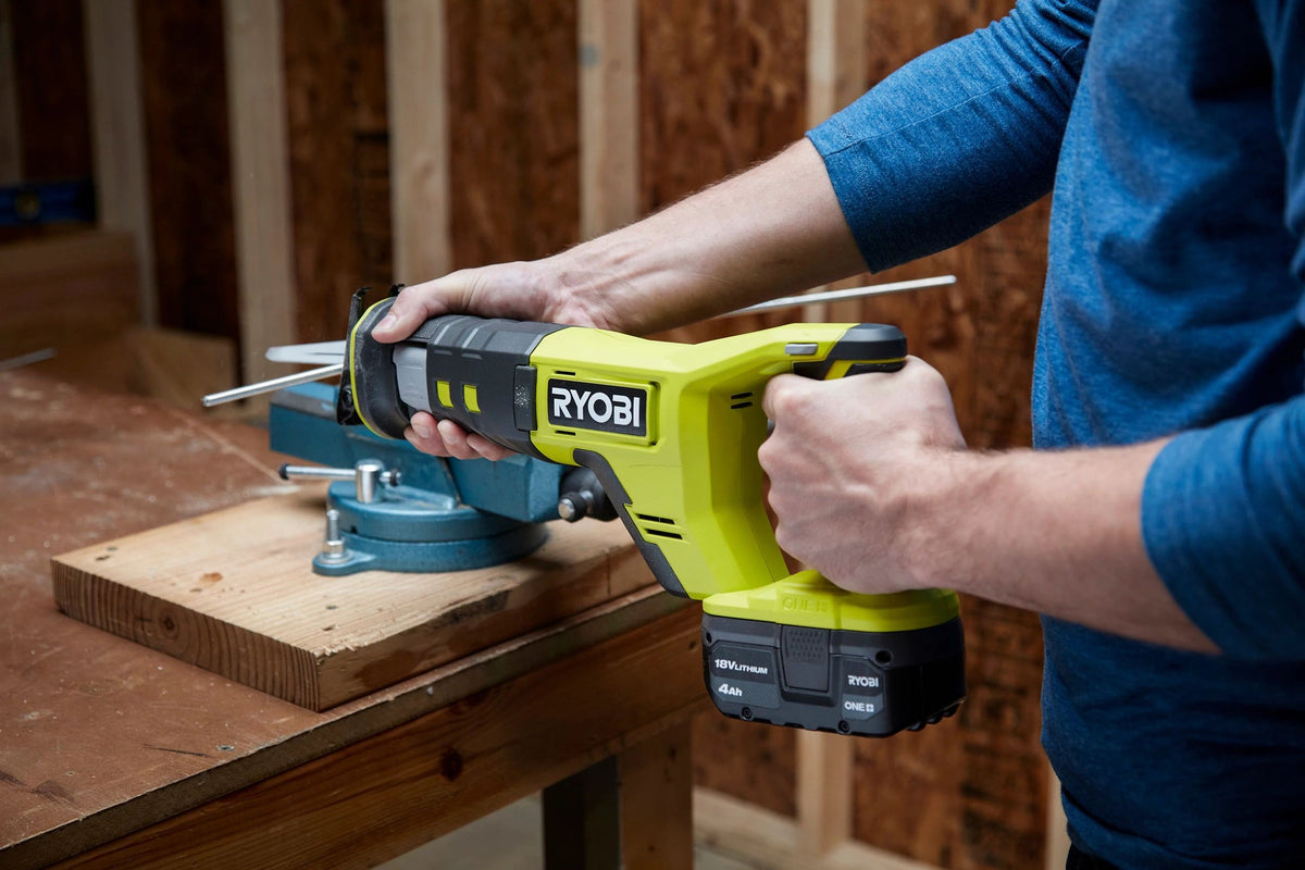 ONE+ 18V Reciprocating Saw Kit