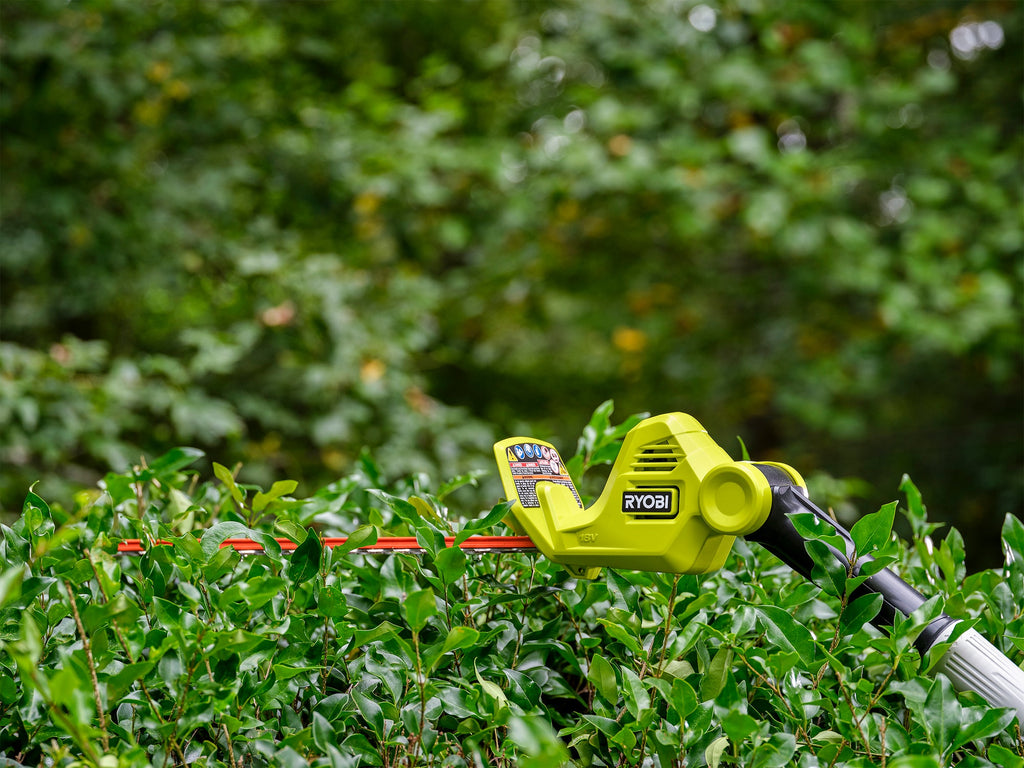 18V ONE+ 18" Pole Hedge Trimmer Kit