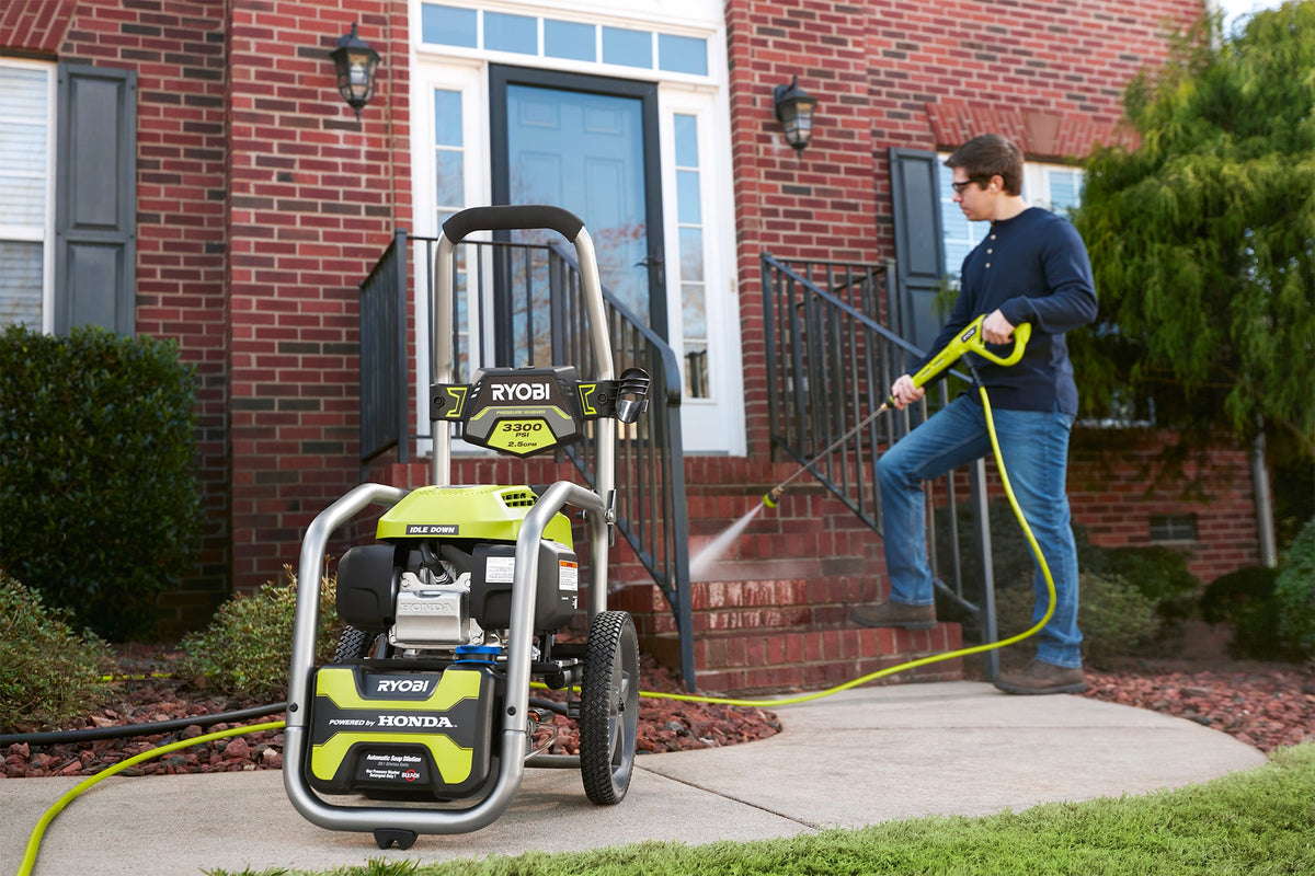 3300 PSI 2.5 GPM Cold Water Gas Pressure Washer